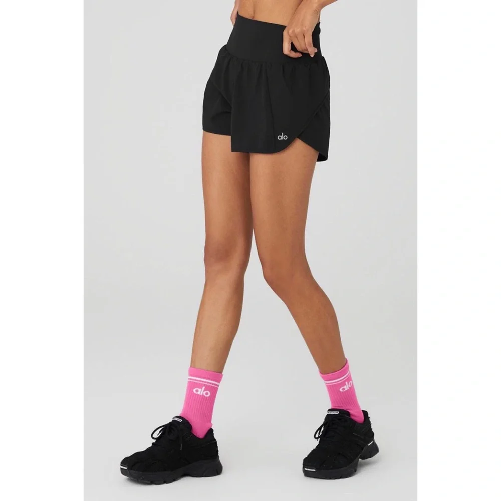 Alo Yoga Gold Medal Short Black XXS